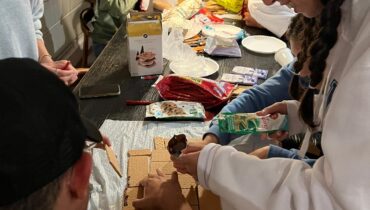 Edible sukkah making