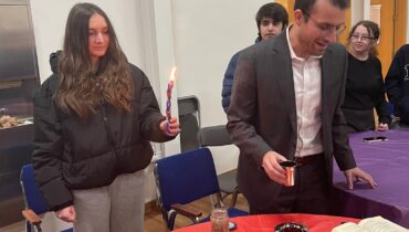 Havdalah at The Winnipeg shabbaton with Shevet Glaubach Fellows