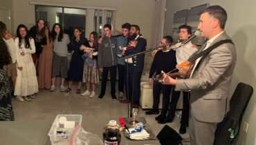 Musical Havdalah at the Multi city shabbaton with Shevet Glaubach Fellows